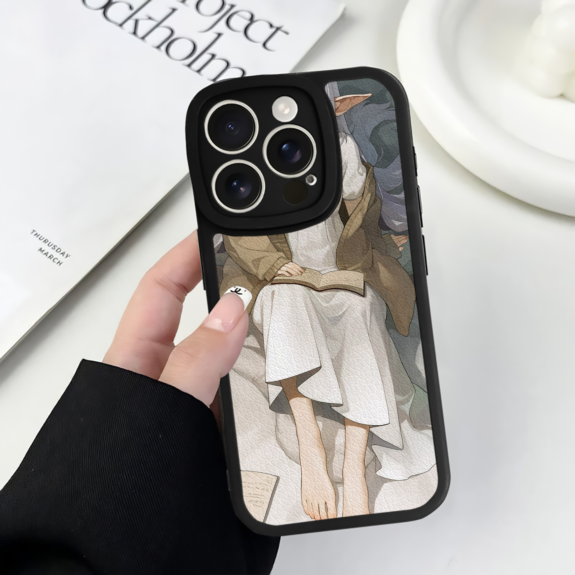 （画像用） 葬送のフリーレン Frieren 【iPhone 16シリーズ対応】シリコンスマホケース（レザー調） 材質：シリコン